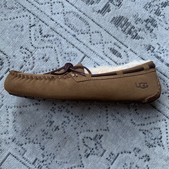 UGG Slippers - Picture 2 of 5